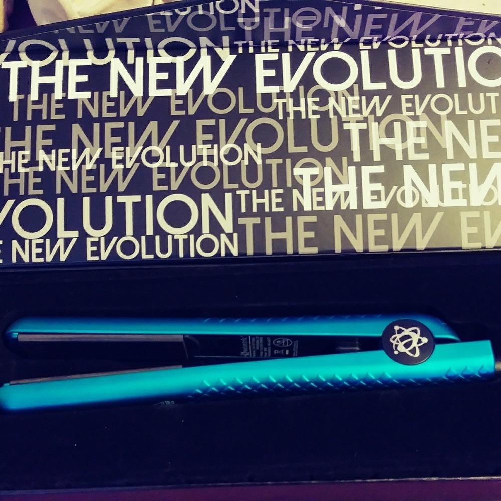 The new evolution turquoise flat iron like new
